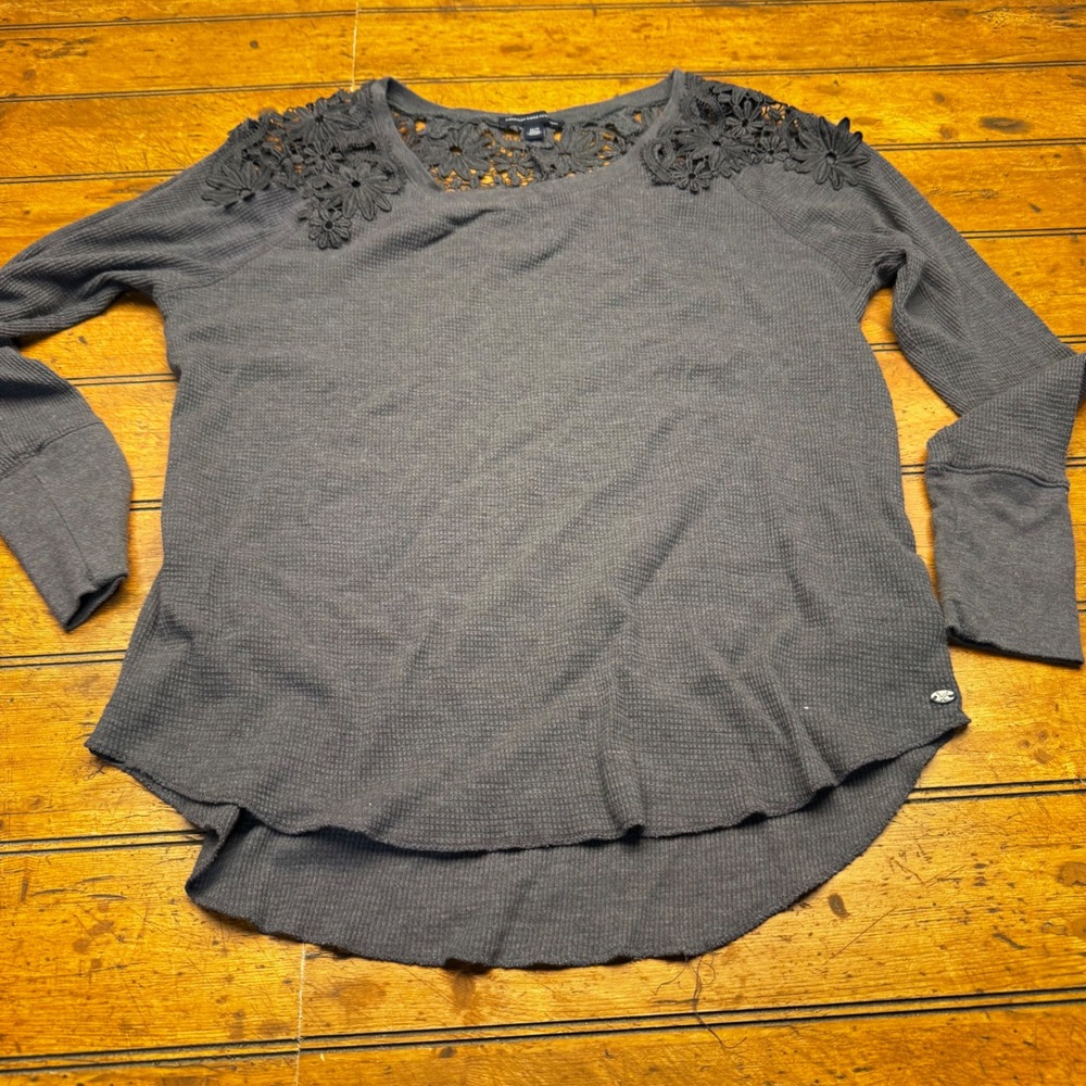 American Eagle Womens Waffle Knit Top Charcoal Grey Floral‎ Lace Crochet Medium